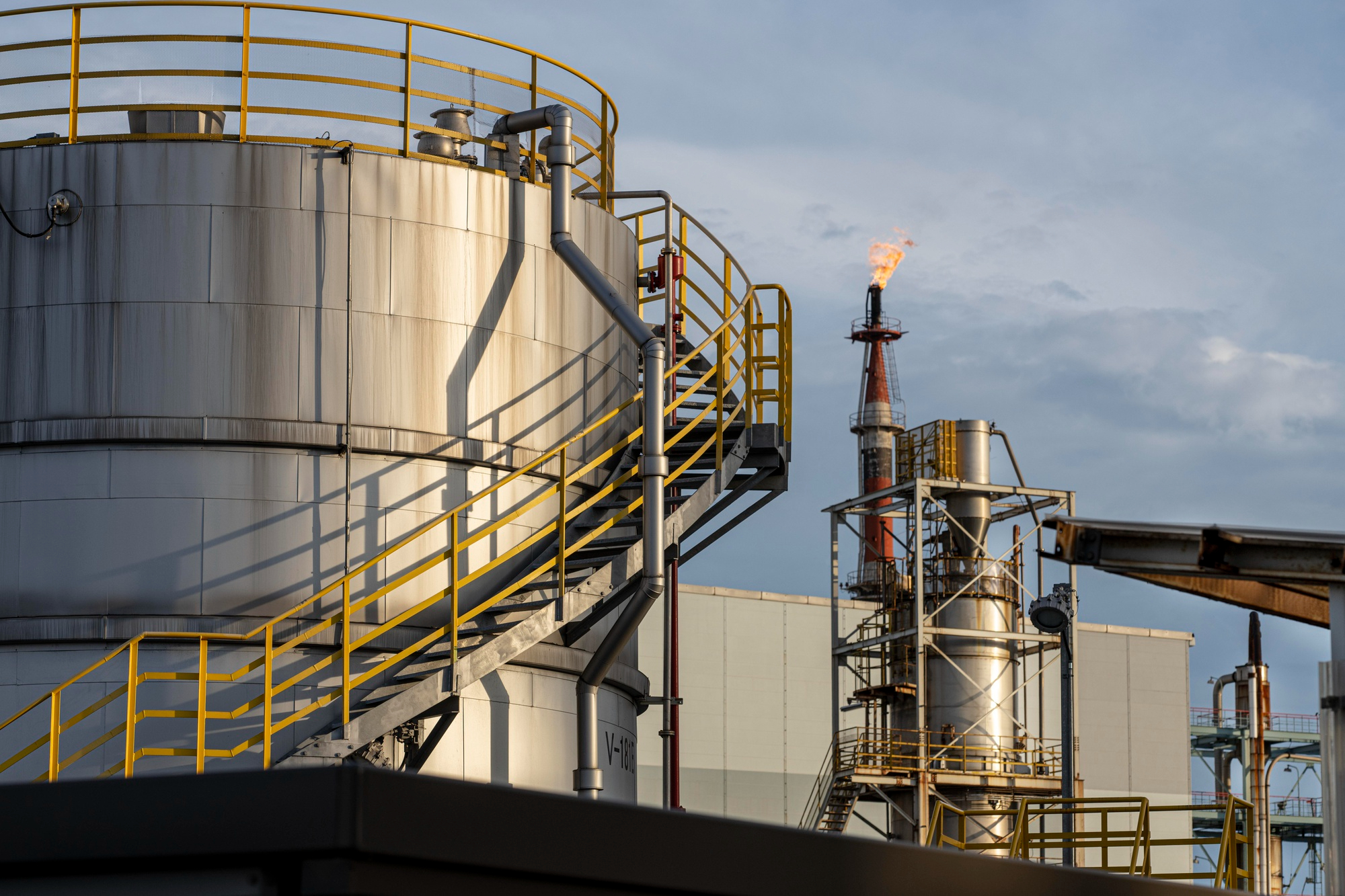 Choose Best Industrial Lubricants for Maximum Efficiency